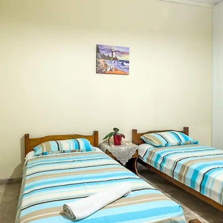 Borsalino & Lägenhet Laganas